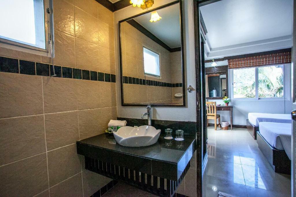 P.P. Casita - Adult Only Hotell Phi Phi-öarna Exteriör bild